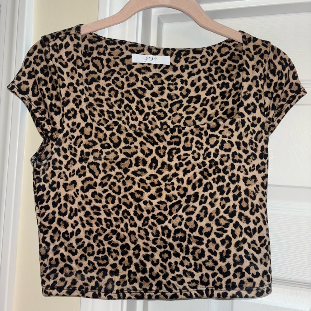 Gaze Leopard Print Crop Top